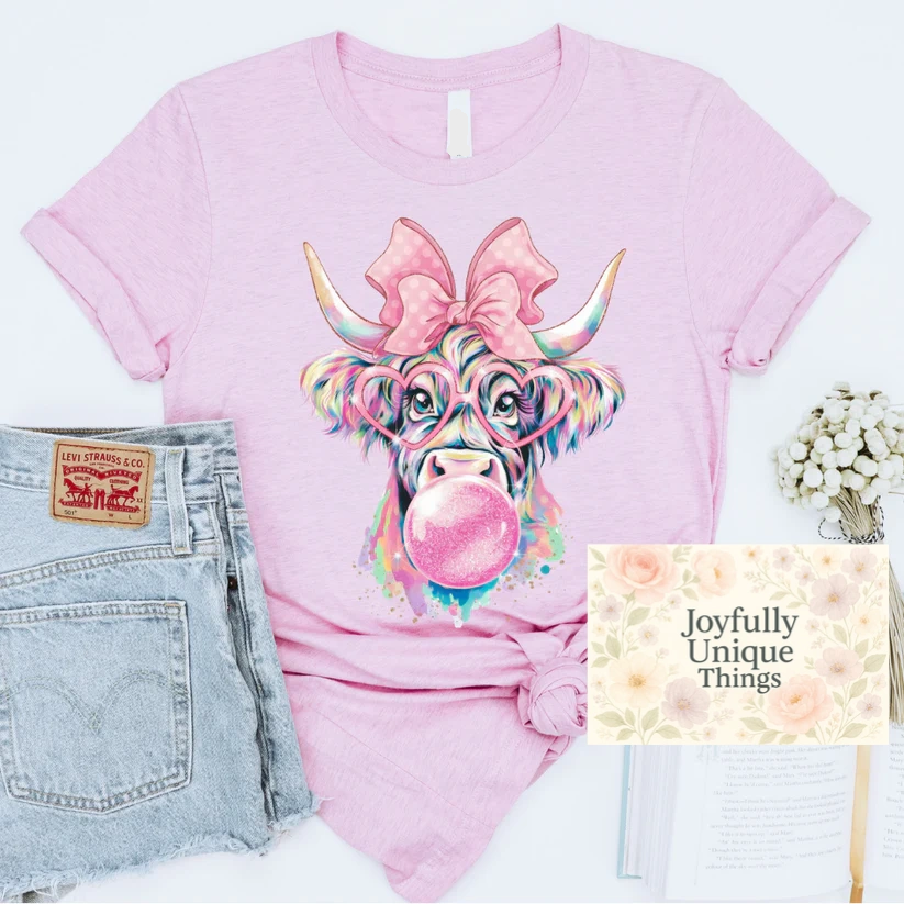 Short Sleeve T-Shirt Bubblegum Blowing Highland Cow With Heart Sunglasses