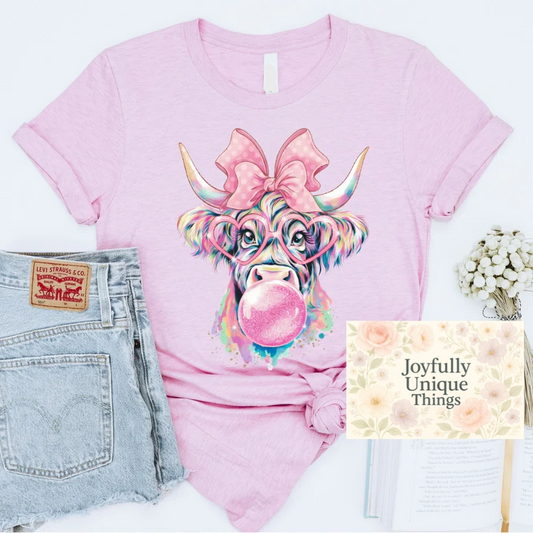 Short Sleeve T-Shirt Bubblegum Blowing Highland Cow With Heart Sunglasses