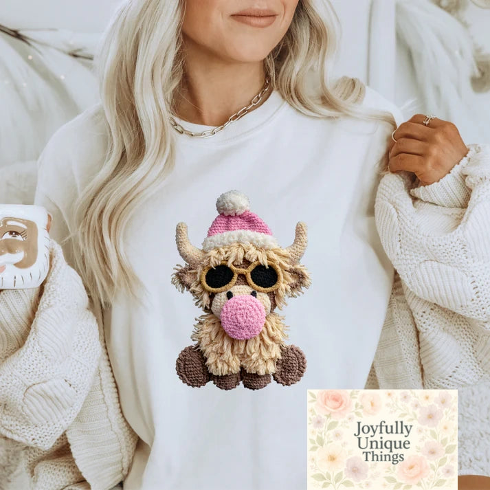 Faux Yarn Bubble Gum Blowing Highland Cow Short Sleeve T-Shirt