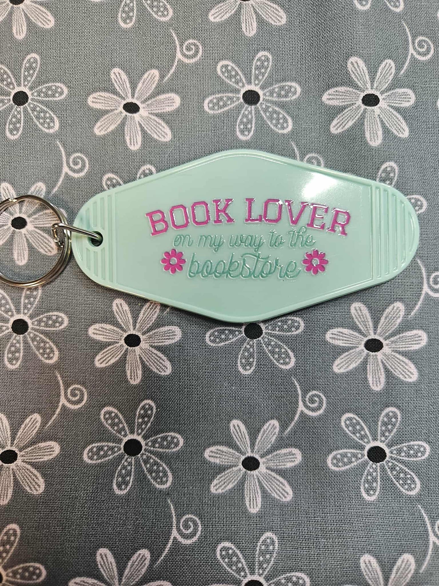 Retro Motel Keychain: Book Lover On My Way To The Bookstore - Joyfully Unique