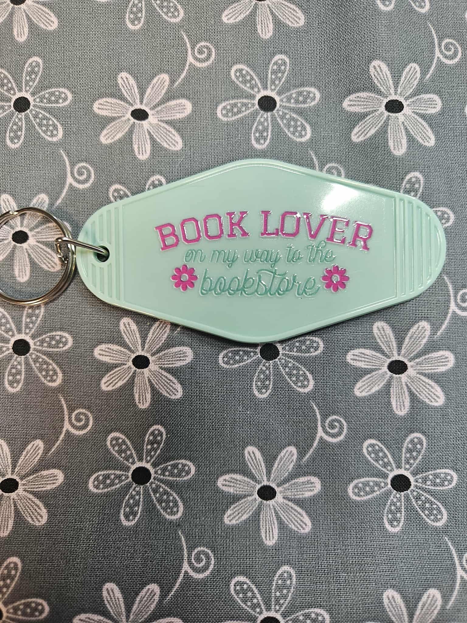 Retro Motel Keychain: Book Lover On My Way To The Bookstore - Joyfully Unique